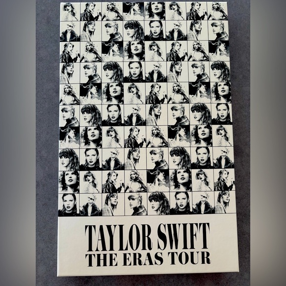 “ I Remember It All Too Well “
Taylor Swift Eras Tour VIP Merchandise Package - Picture 1 of 14